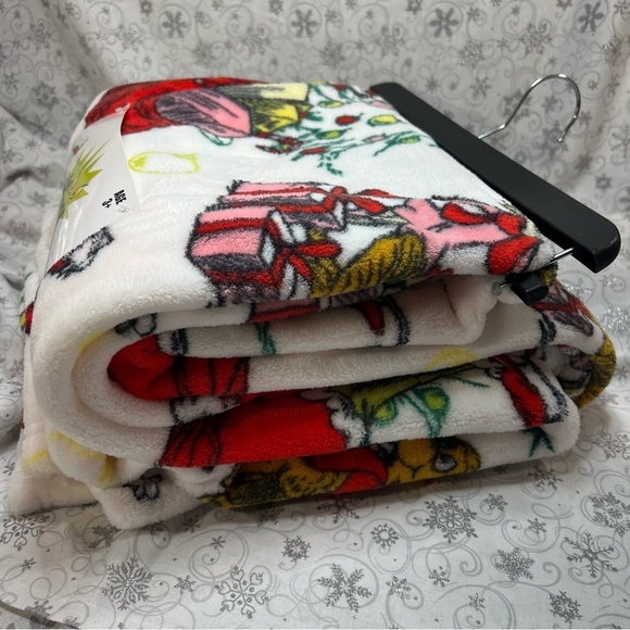 How The Grinch Stole Christmas Oversized VIRAL Throw Blanket - CIndy Lou Who Max - Picture 8 of 8